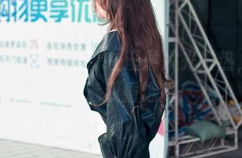 魔镜街拍 – 艾小青在漫展发光发热，原图与精选双重选择！