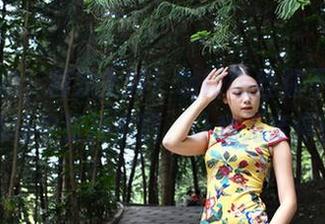 魔镜街拍，再次上演！咖啡色丝袜不负使命，商场中张扬美图，让我无奈停留。